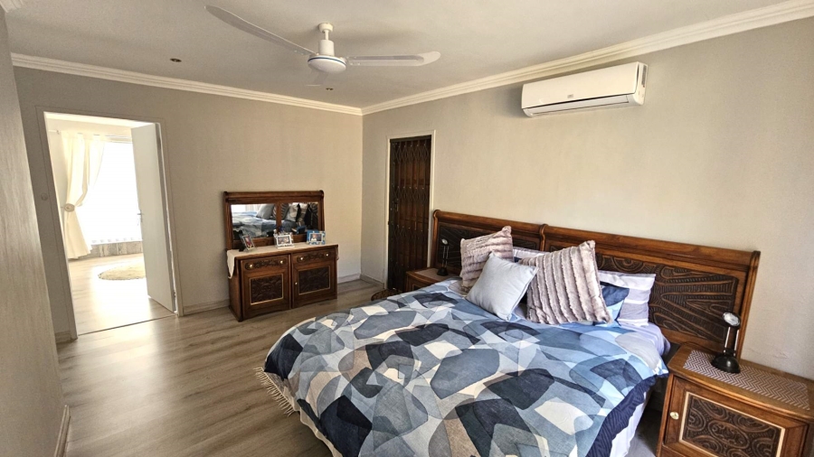 4 Bedroom Property for Sale in Ifafi North West